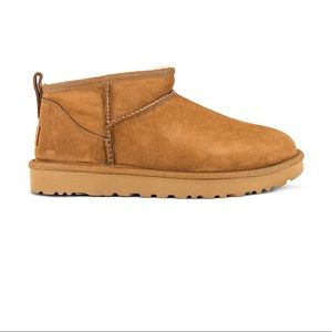 Classic ugg mini shearling bootie size 7 only worn to try on